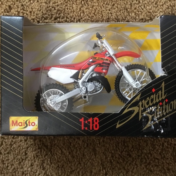 Honda CR 250 R -Special Edition- Maisto 1:18 - Picture 10 of 12